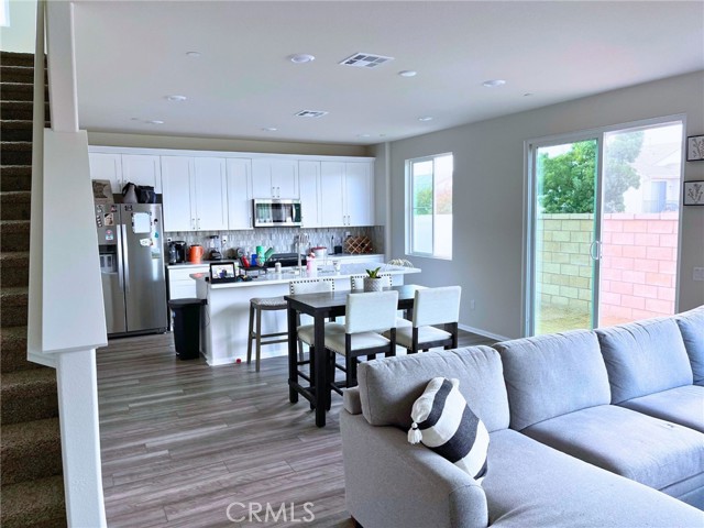 31832 Gimbal Way, Winchester CA: https://media.crmls.org/medias/9dd63706-9d1c-4ab0-a944-3dd741ab15d2.jpg