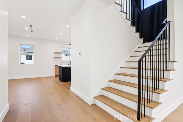 Detail Gallery Image 9 of 51 For 14931 Vose St, Van Nuys,  CA 91405 - 7 Beds | 6/1 Baths