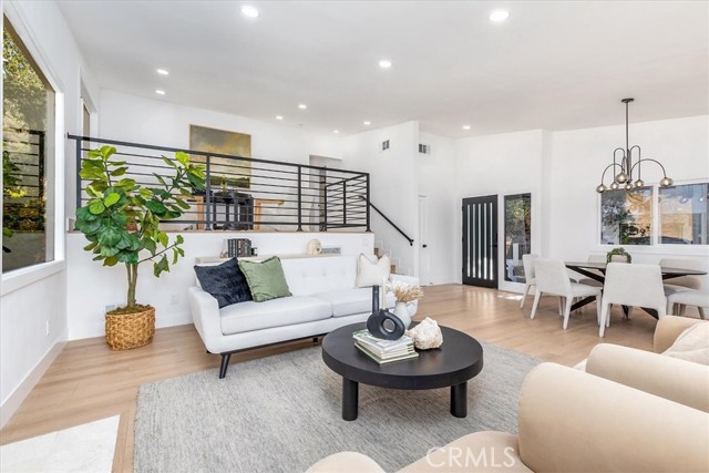 Detail Gallery Image 7 of 29 For 9921 Westwanda Dr, Beverly Hills,  CA 90210 - 2 Beds | 2 Baths