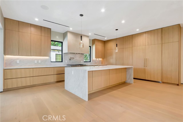 Detail Gallery Image 10 of 21 For 5149 Beeman Ave, Valley Village,  CA 91607 - 6 Beds | 6 Baths