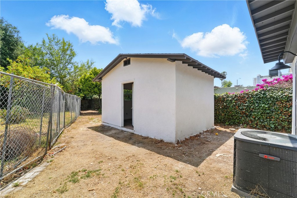 https://media.crmls.org/medias/9dd756b0-426e-4e7c-b292-5e12332d191c.jpg?preset=X-Large