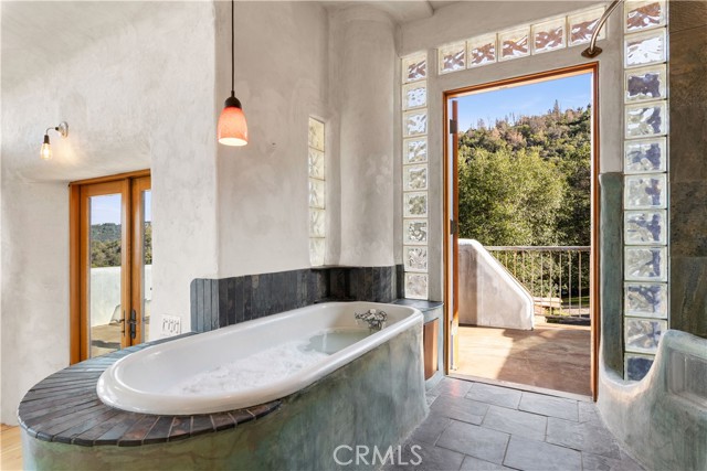 8993 Soda Bay Road, Kelseyville CA: https://media.crmls.org/medias/9dd7aefc-7a0b-45d0-a7c9-39f0055483f1.jpg