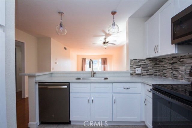 Detail Gallery Image 9 of 38 For 2940 N Verdugo Rd #321,  Glendale,  CA 91208 - 2 Beds | 2 Baths