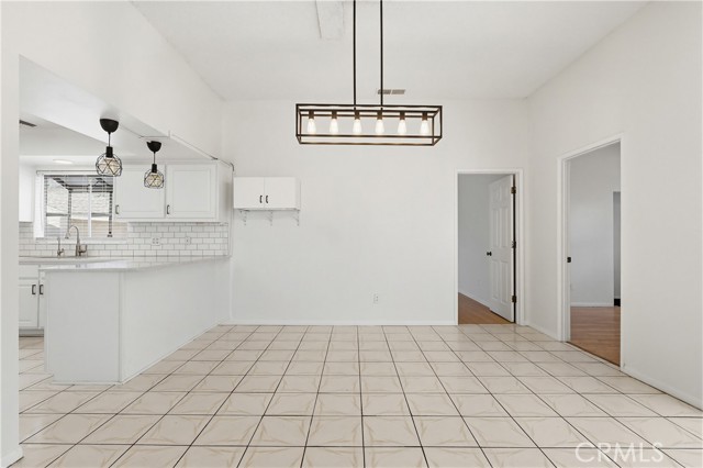 Detail Gallery Image 7 of 47 For 417 S Glenwood Pl., Burbank,  CA 91506 - 5 Beds | 3 Baths