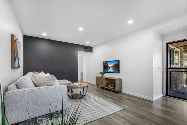 Detail Gallery Image 3 of 32 For 939 W Pine St #44,  Upland,  CA 91786 - 2 Beds | 2 Baths
