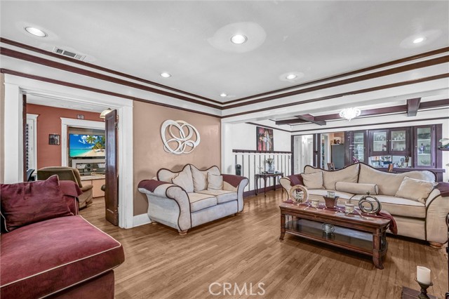 5725 5th Avenue, Los Angeles CA: https://media.crmls.org/medias/9dd8f30b-9500-4e14-9cce-77ba3ba5c099.jpg