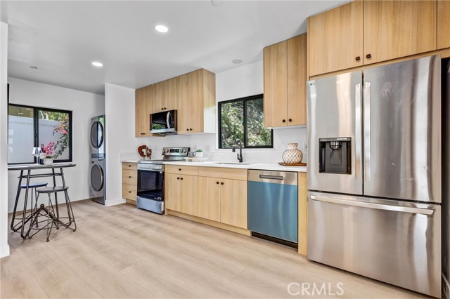 5222 Cedros Avenue, Sherman Oaks CA: https://media.crmls.org/medias/9dd9e9f1-3972-44ac-8dc2-9d0b7df89b57.jpg