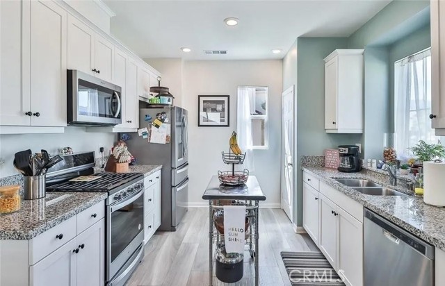 17025 Zion Drive, Canyon Country CA: https://media.crmls.org/medias/9dd9fa96-033c-400c-b51a-05315c7391f2.jpg