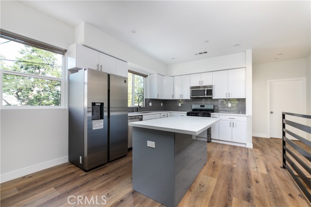 Detail Gallery Image 9 of 18 For 11308 Miranda St, North Hollywood,  CA 91601 - 4 Beds | 4 Baths