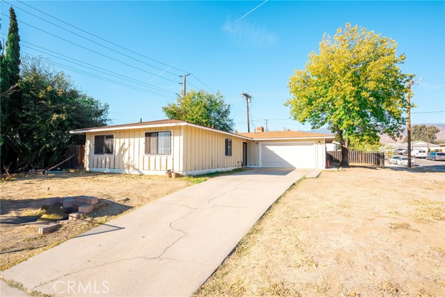 Detail Gallery Image 1 of 3 For 2004 E 18th St, San Bernardino,  CA 92404 - 4 Beds | 2 Baths