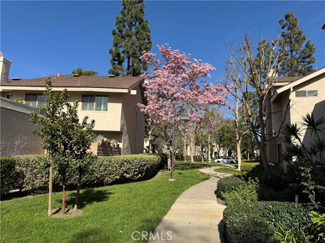 18 Snapdragon, Irvine CA: https://media.crmls.org/medias/9ddbc521-2677-44a1-9d6f-a7e89e473ffc.jpg