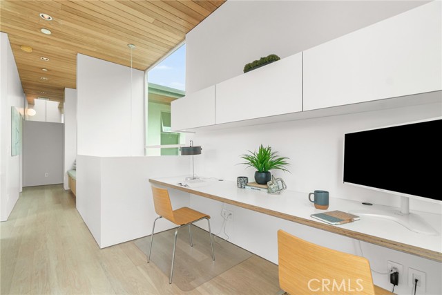 1357 Voorhees Avenue, Manhattan Beach CA: https://media.crmls.org/medias/9ddc106e-ffc8-4d8c-a998-40288102ceb8.jpg