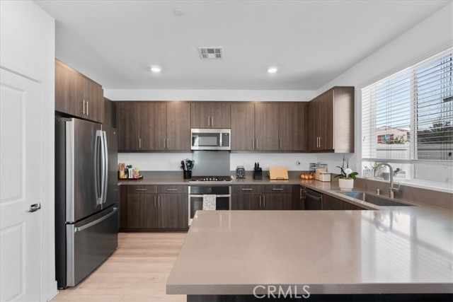 Detail Gallery Image 7 of 50 For 2335 Powell Dr, Rialto,  CA 92377 - 3 Beds | 2/1 Baths