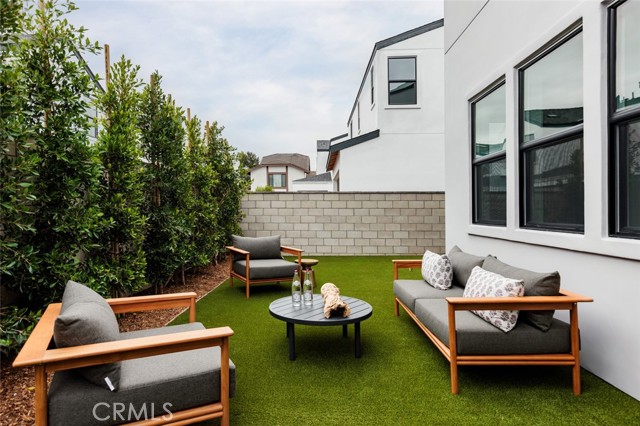 Detail Gallery Image 14 of 17 For 18012 Hazel Ct, Fountain Valley,  CA 92708 - 3 Beds | 3/1 Baths