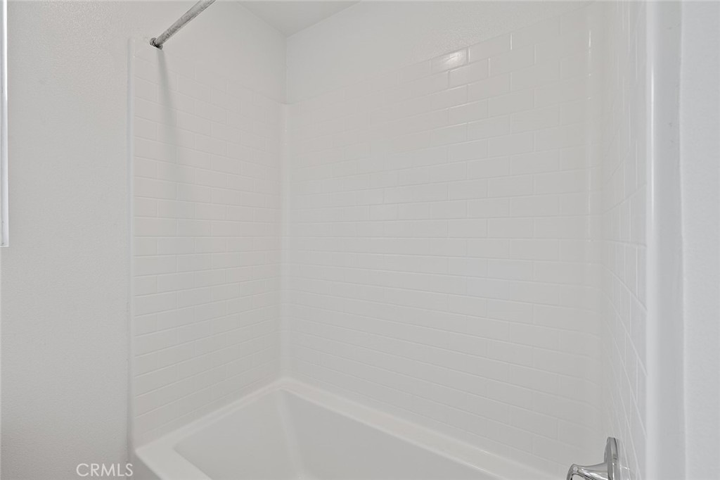 https://media.crmls.org/medias/9ddd0d92-138a-49bd-b23c-b6c2ab2cef74.jpg?preset=X-Large