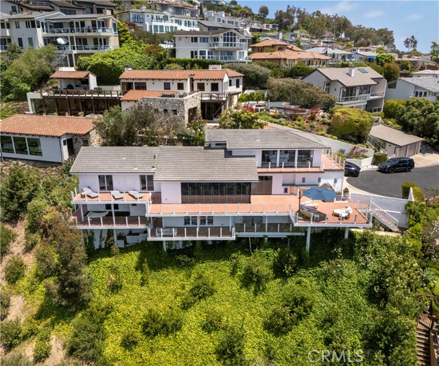 343 Emerald Bay, Laguna Beach CA: https://media.crmls.org/medias/9dddc564-6e93-4ac8-a9c8-84126059be26.jpg