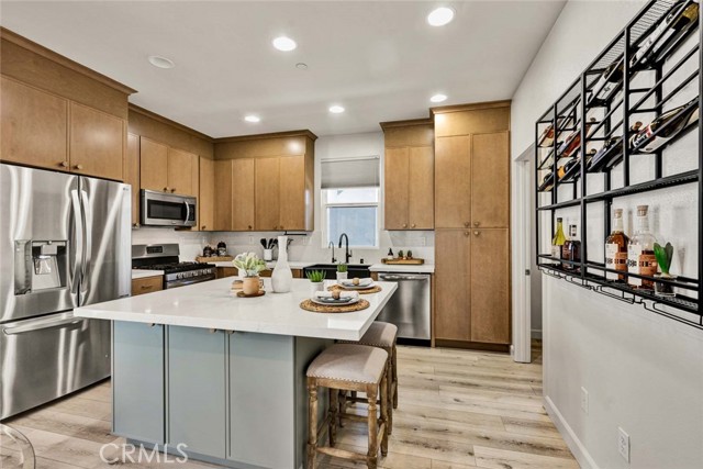 Detail Gallery Image 6 of 21 For 813 S Anaheim Bld #101,  Anaheim,  CA 92805 - 3 Beds | 2/1 Baths