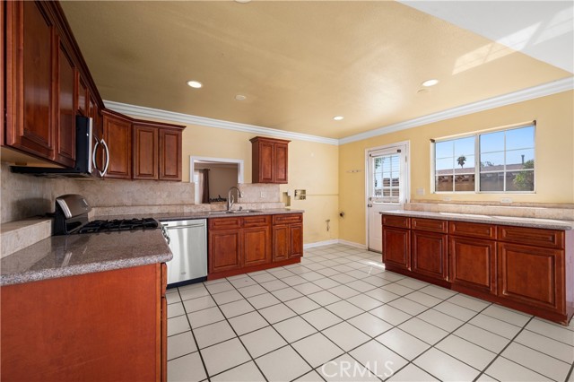 Detail Gallery Image 11 of 32 For 1433 N El Dorado Ave, Ontario,  CA 91764 - 3 Beds | 2 Baths