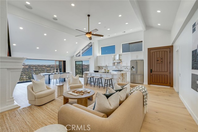 Detail Gallery Image 8 of 36 For 7655 Caminito Avola, La Jolla,  CA 92037 - 4 Beds | 2/1 Baths