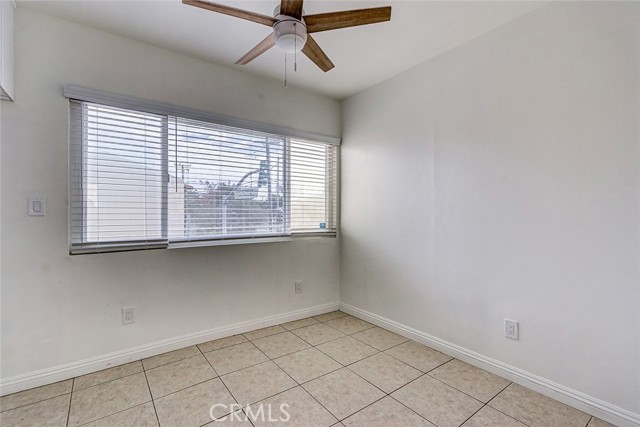 4207 Manhattan Beach Boulevard, Lawndale CA: https://media.crmls.org/medias/9de00ba2-3463-47ab-93a0-8d57831136c2.jpg