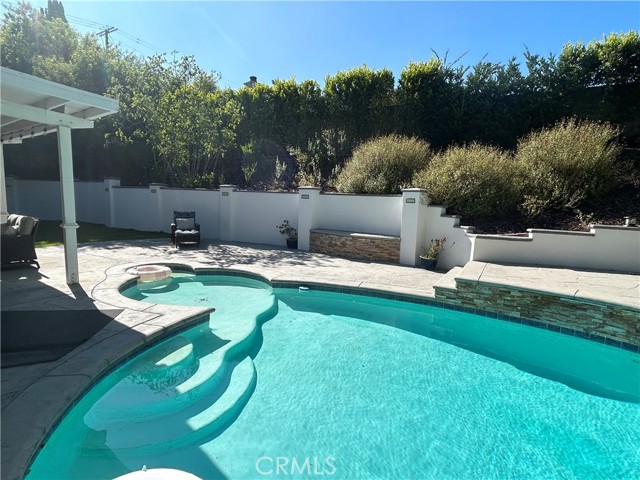20300 Delita Drive, Woodland Hills CA: https://media.crmls.org/medias/9de00f99-36b9-4abe-879e-512056c3f77d.jpg