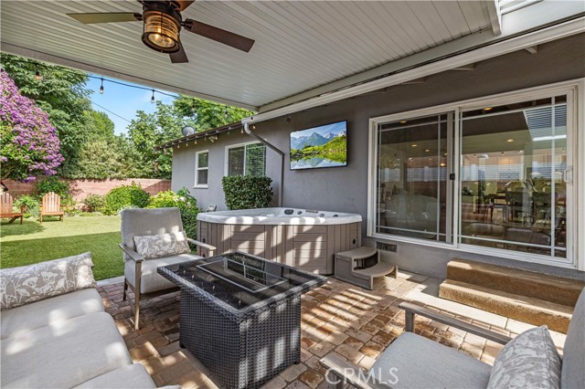 17955 Archwood Street, Reseda CA: https://media.crmls.org/medias/9de0148c-0632-4236-bc9c-28c23aed3bc2.jpg