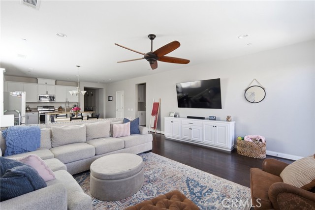 Detail Gallery Image 8 of 40 For 815 W Elaine, Santa Maria,  CA 93458 - 4 Beds | 3 Baths