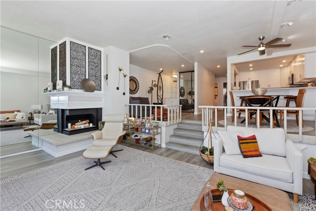 Detail Gallery Image 2 of 30 For 5226 Marina Pacifica Dr, Long Beach,  CA 90803 - 1 Beds | 1/1 Baths