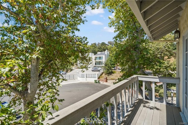 22755 Dale Court, Chatsworth CA: https://media.crmls.org/medias/9de1f3de-318c-4974-9012-eb95603f781e.jpg