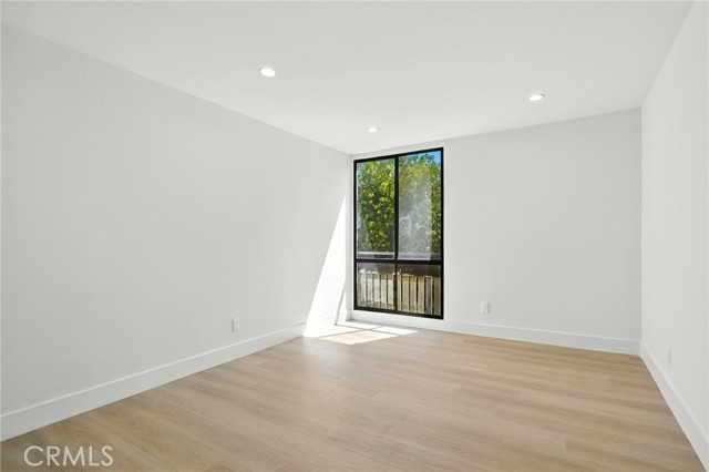 8601 International Avenue, Canoga Park CA: https://media.crmls.org/medias/9de24454-95ac-447a-a673-2e676ad2b064.jpg