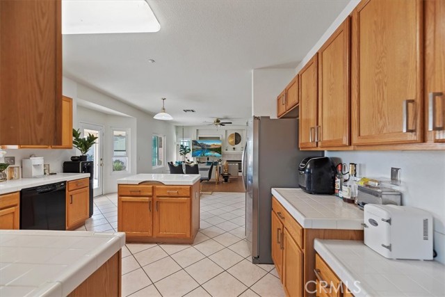 Detail Gallery Image 21 of 69 For 4903 Edmonton, Fontana,  CA 92336 - 4 Beds | 2/1 Baths