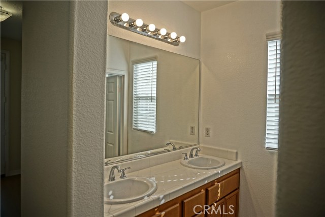 Detail Gallery Image 15 of 19 For 1372 Mcfadden Dr, Fullerton,  CA 92833 - 3 Beds | 2/1 Baths