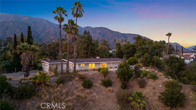 48 Woodlyn Lane, Bradbury CA: https://media.crmls.org/medias/9de33fe2-26fd-4fc3-85ca-664e63f3aefb.jpg