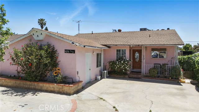 Detail Gallery Image 1 of 50 For 14276 Aztec St, Sylmar,  CA 91342 - 5 Beds | 4 Baths