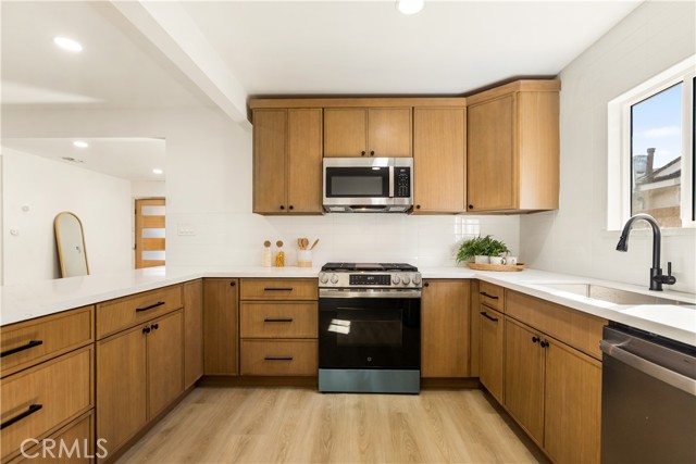 Detail Gallery Image 6 of 19 For 3151 Paddy Ln, Baldwin Park,  CA 91706 - 4 Beds | 2 Baths