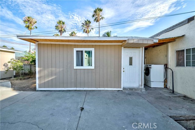 842 S Anaheim Boulevard, Anaheim CA: https://media.crmls.org/medias/9de4d035-a3b5-4d7a-af29-4b3501bd0681.jpg