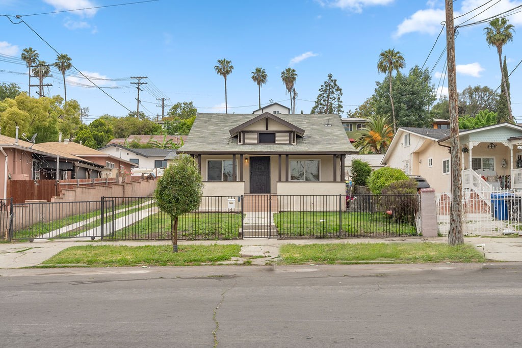 Detail Gallery Image 1 of 1 For 3707 Locke Ave, Los Angeles,  CA 90032 - 2 Beds | 1 Baths