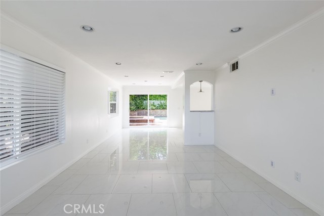 Detail Gallery Image 8 of 41 For 24526 Calvert St, Woodland Hills,  CA 91367 - 3 Beds | 3 Baths