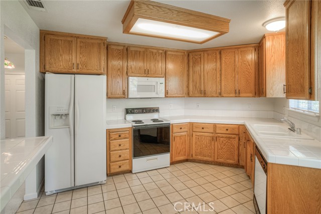 Detail Gallery Image 2 of 26 For 18 Dawn Ct, Oroville,  CA 95965 - 3 Beds | 2 Baths
