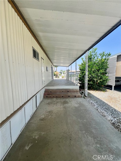 880 N Lake Street, Hemet CA: https://media.crmls.org/medias/9de62340-9683-4d0a-b1c3-e195c567446b.jpg