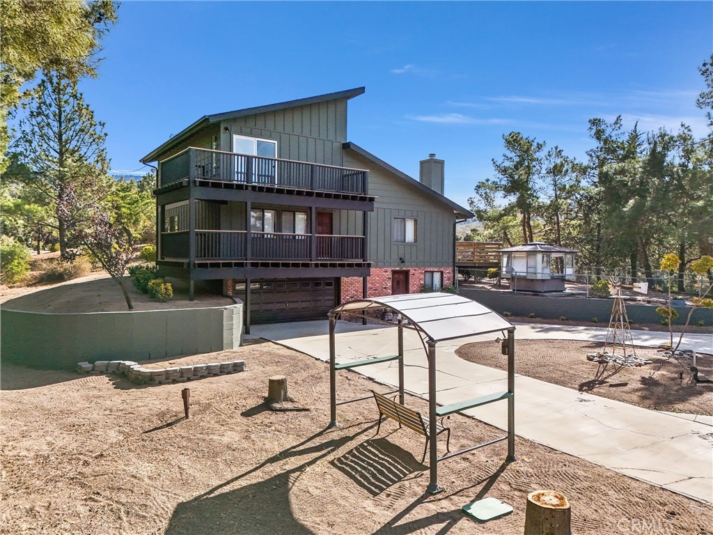 48085 Twin Pines Road