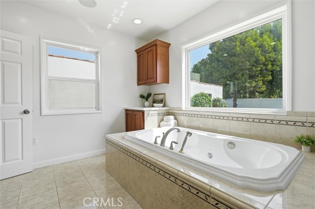 Detail Gallery Image 29 of 53 For 11916 Oxford Ave, Hawthorne,  CA 90250 - 3 Beds | 2 Baths