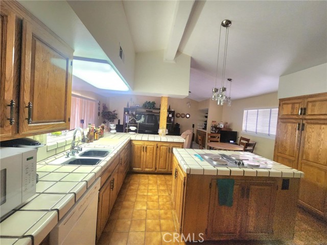450 Fairway Drive, Palmdale CA: https://media.crmls.org/medias/9de82a02-fbce-42e9-bba8-13f4b0862c34.jpg
