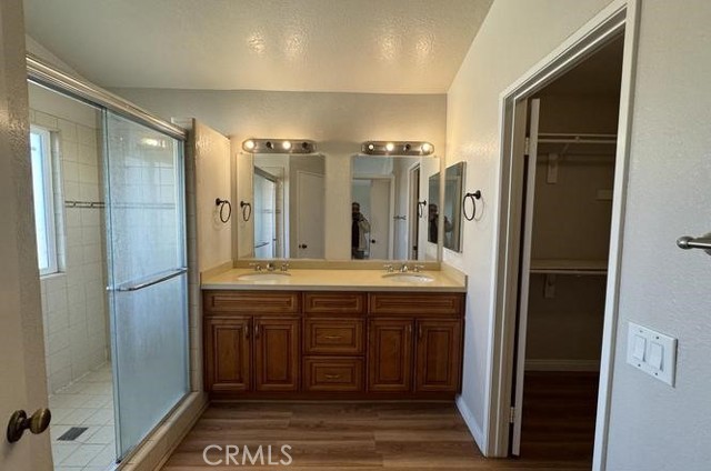 Detail Gallery Image 7 of 11 For 951 Ashford Cir, Corona,  CA 92881 - 4 Beds | 2/1 Baths