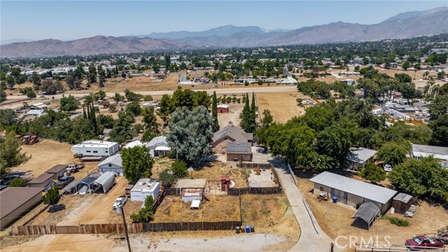 Detail Gallery Image 4 of 38 For 35015 Avenue G, Yucaipa,  CA 92399 - 5 Beds | 3 Baths