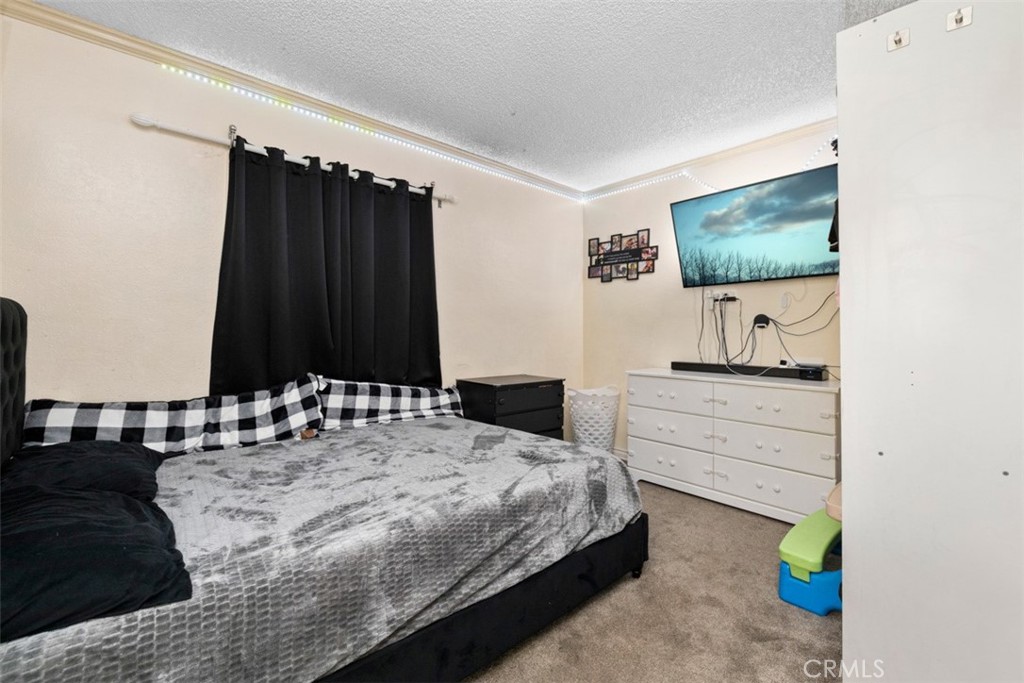 1523 W 12th Street