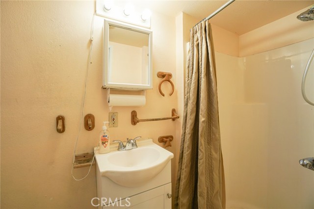 Detail Gallery Image 23 of 29 For 2024 W 41st St, Los Angeles,  CA 90062 - 3 Beds | 2 Baths