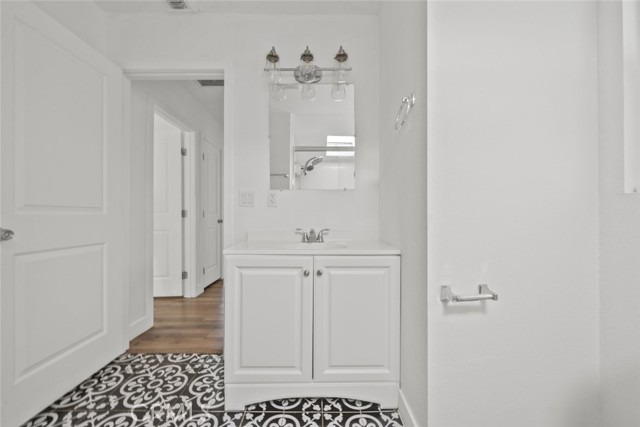Detail Gallery Image 24 of 33 For 7952 White Oak Ave, Northridge,  CA 91325 - 2 Beds | 1 Baths