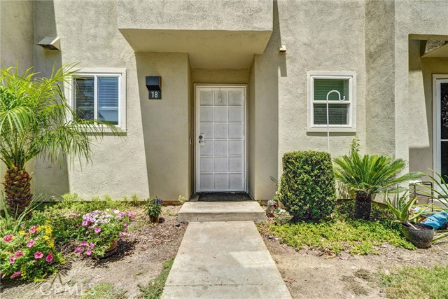 5927 E Creekside Avenue, Orange CA: https://media.crmls.org/medias/9debdcf5-859b-4283-9431-dd16839b55bd.jpg