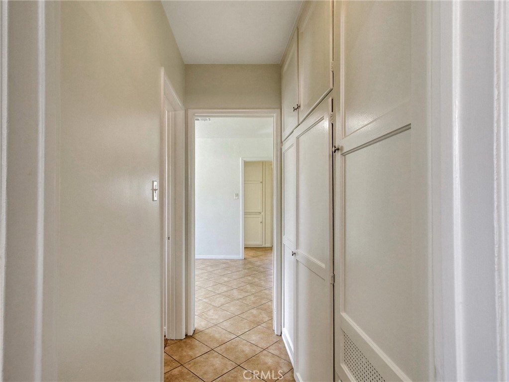 https://media.crmls.org/medias/9dec0375-cbe8-49ce-ba10-23584ef5553d.jpg?preset=X-Large